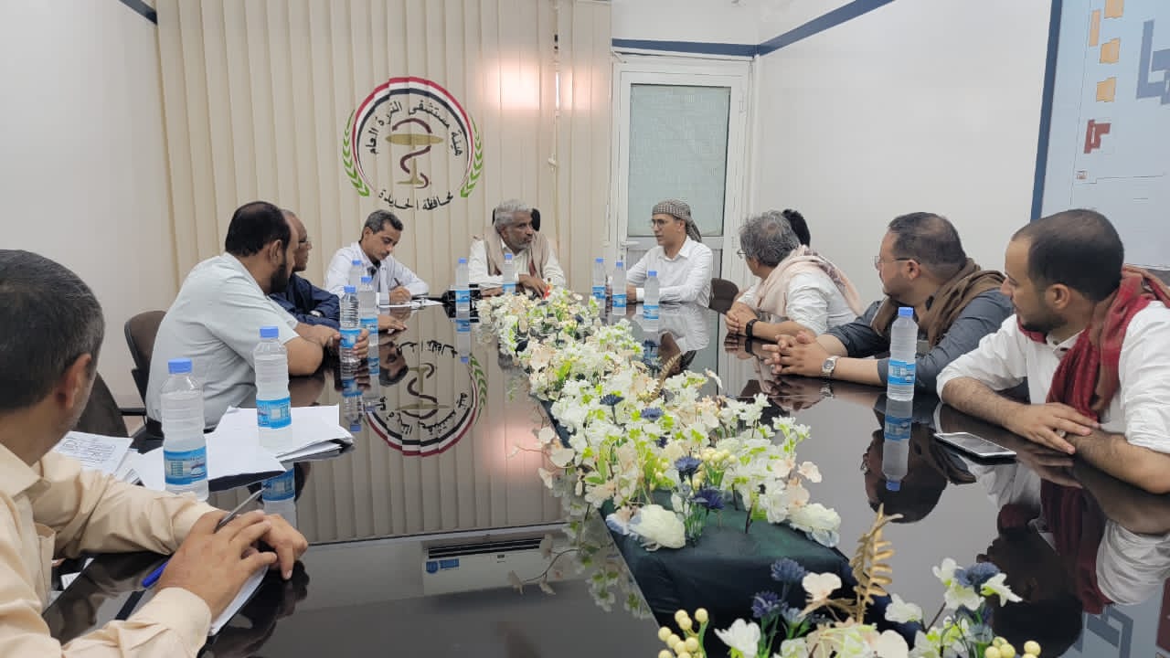 Discussion of the activities and projects of the Yamaan Foundation for Development  in Hodeidah Governorate